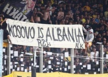 Banderola "Kosova është Shqipëri", klubi grek ndëshkon rëndë dy tifozët