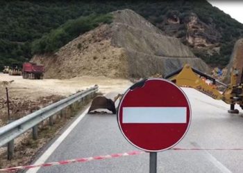 Levan-Tepelenë, rruga me aksidente të shumta, banorët bëjnë thirrje për mbikalime (VIDEO)