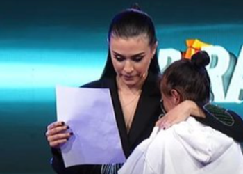 Përdh*nimi/ Shfaqet në Tv 26-vjeçarja nga Vlora: Autorët të marrin atë që meritojnë (VIDEO)