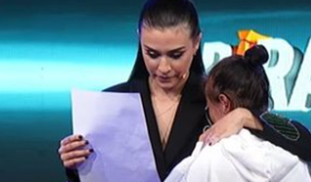 Përdh*nimi/ Shfaqet në Tv 26-vjeçarja nga Vlora: Autorët të marrin atë që meritojnë (VIDEO)