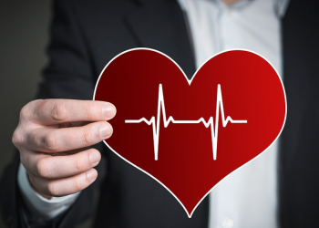 “Zemra po vret shqiptarët”, mjeku jep alarmin: Çdo ditë vdesin 36 persona