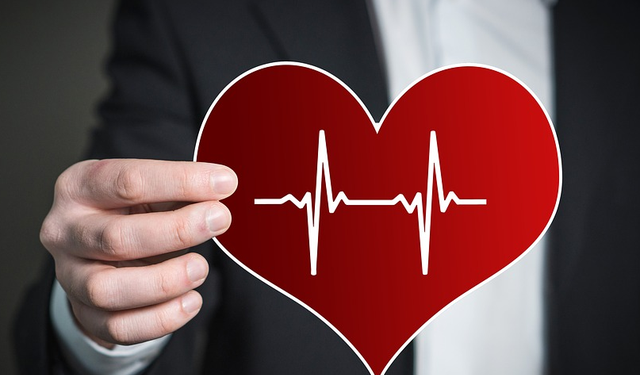 “Zemra po vret shqiptarët”, mjeku jep alarmin: Çdo ditë vdesin 36 persona