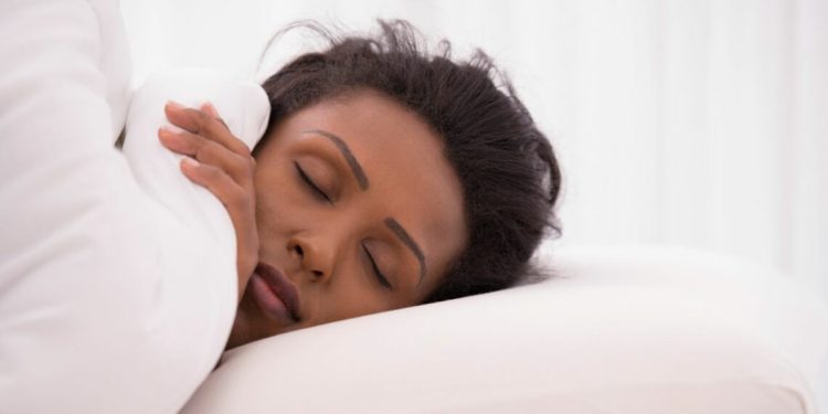 Ndryshimi i orës/ Pse kemi nevojë për më shumë gjumë gjatë dimrit