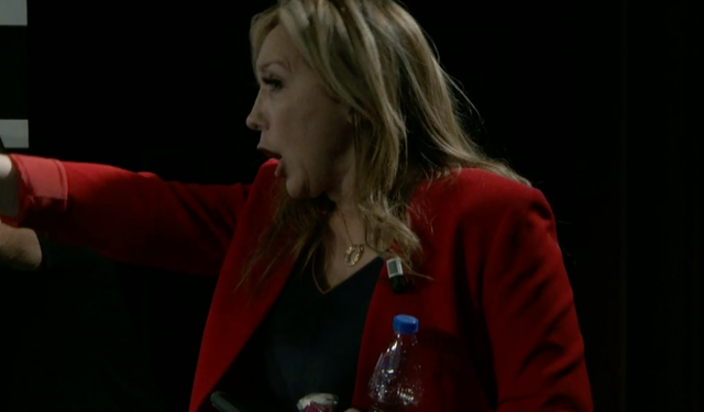 “Ik ore shko q*hu”, Evi Kokalari i ikën nga emisioni Ylli Rakipit dhe i tregon gishtin e mesit (VIDEO)