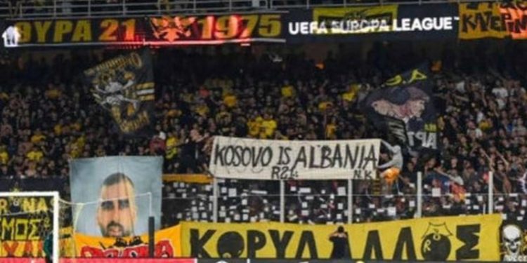 Tifozët e AEK-ut tërbojnë serbët në Athinë: Kosova është Shqipëri!