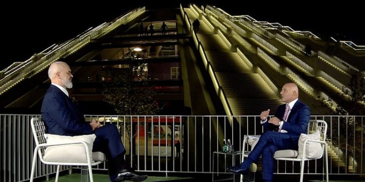 Rama: Nuk e dija që Albin Kurti do të vinte në stadium