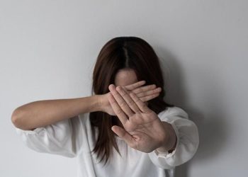 Pamje të rënda/ Momenti kur vajza vlonjate e droguar dërgohet në dhomën e hotelit (VIDEO)