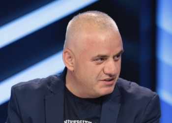 Artan Hoxha tallet me Berishën: Legjenda iu fsheh edhe postierit, në fund i caktuan patronazhisten avokate