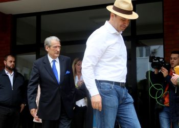 Manovrat për dhëndrin, që rrezikojnë t’i “hanë kokën” Berishës