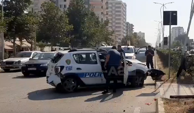 Aksident i rëndë, “Range Rover” godet nga pas makinën e policisë, plagoset efektivi dhe një punonjës i servisit