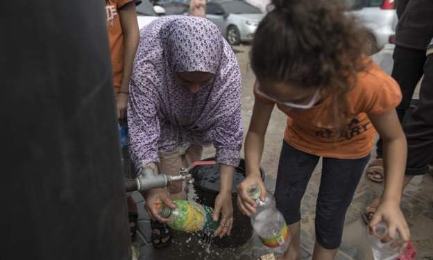 Drama në Gaza, fëmijët pinë ujë të kripur