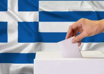 Kishin blerë 500 karta identiteti për 50 euro secila, tri të arrestuar në Greqi