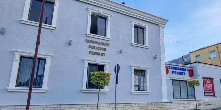 Me armë pa leje në shtëpi, ndalohet 39-vjeçari nga Përmeti