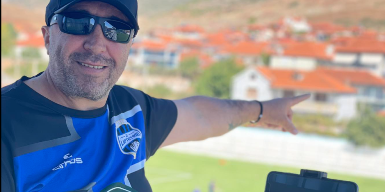 Komentatori nga Gjirokastra bëhet viral në rrjet: Një legen tullac, një arbitër idiot nga Vlora, shikoni ç’bëhet… (VIDEO)