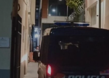 VIDEO/ Momenti kur mbërrin në burg dhëndëri i Sali Berishës