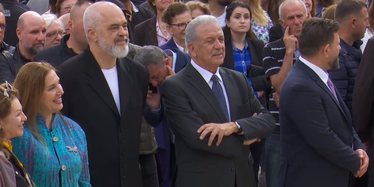 Rama në Dropull, e nis dhe e mbyll fjalën në greqisht (VIDEO)