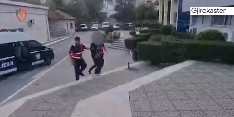 Me fara kanabisi e kokainë në shtëpi, arrestohen dy të rinj në Gjirokastër (VIDEO)