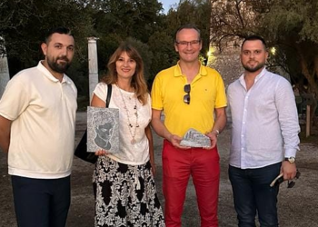 Gjermani i Lul Bashës vijon udhëtimet turistike në Shqipëri, Krichbaum viziton Butrintin dhe Gjirokastrën