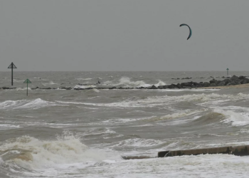 Jepet alarmi në Europë, po vjen stuhia Ciaran