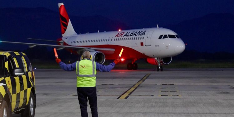 Izraeli në luftë, mbërrijnë në Rinas 40 shqiptarë të evakuuar (FOTO)