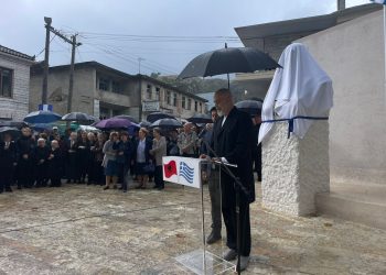 Mitsotakis nuk vjen, Rama inaguron vetë bustin e babait të tij në Dropull (VIDEO)