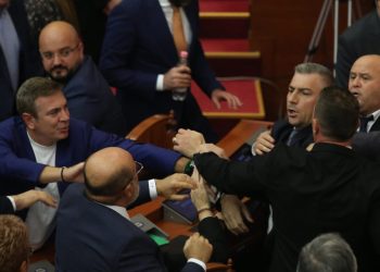 “Po i tregoni popullit që nuk keni për të ardhur kurrë në pushtet” (FOTO)