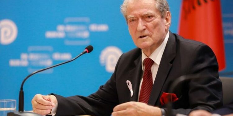 Berisha: Akuzat ndaj meje janë sajime të Edi Ramës. Do i rezervojmë fatin e etërve të tij xhelatë