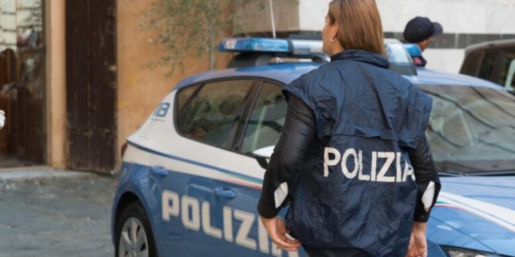 Itali, dy të rinj shqiptarë përleshen me thika