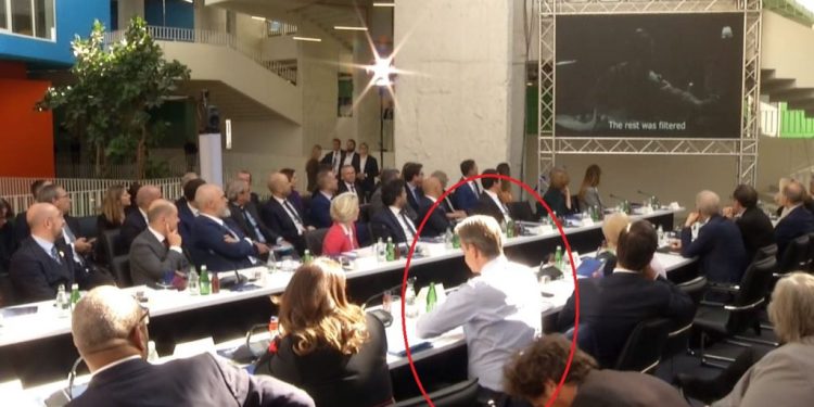 Mitsotakis, fytyra e vrerosur e Samitit të Tiranës. Si kërcënoi kryeministri i Greqisë me bllokim të rrugës së Shqipërisë në BE