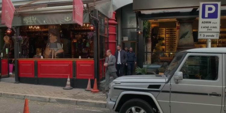 Policia në shtëpinë e Sali Berishës