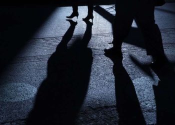 Historia që po trazon Vlorën/ Vajza në hotel me 3 djem, motra e saj thotë se është përdh*nuar, vetë 26-vjeçarja tregon në polici se shkoi me dëshirë (FOTO)