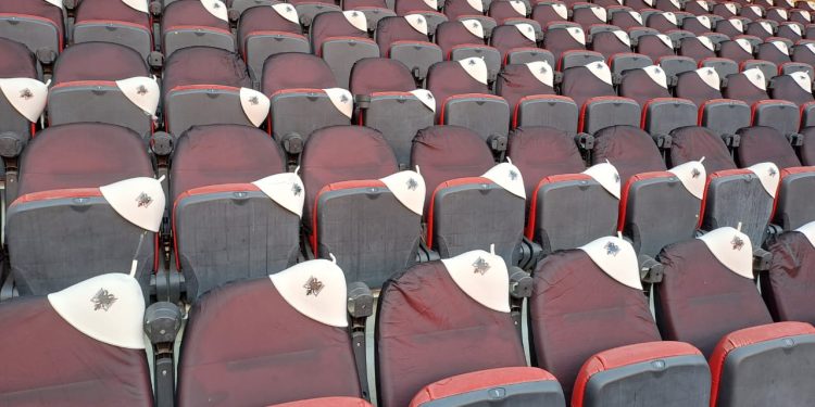 Dekori i veçantë, një qeleshe në çdo stol të Air Albania (FOTO)