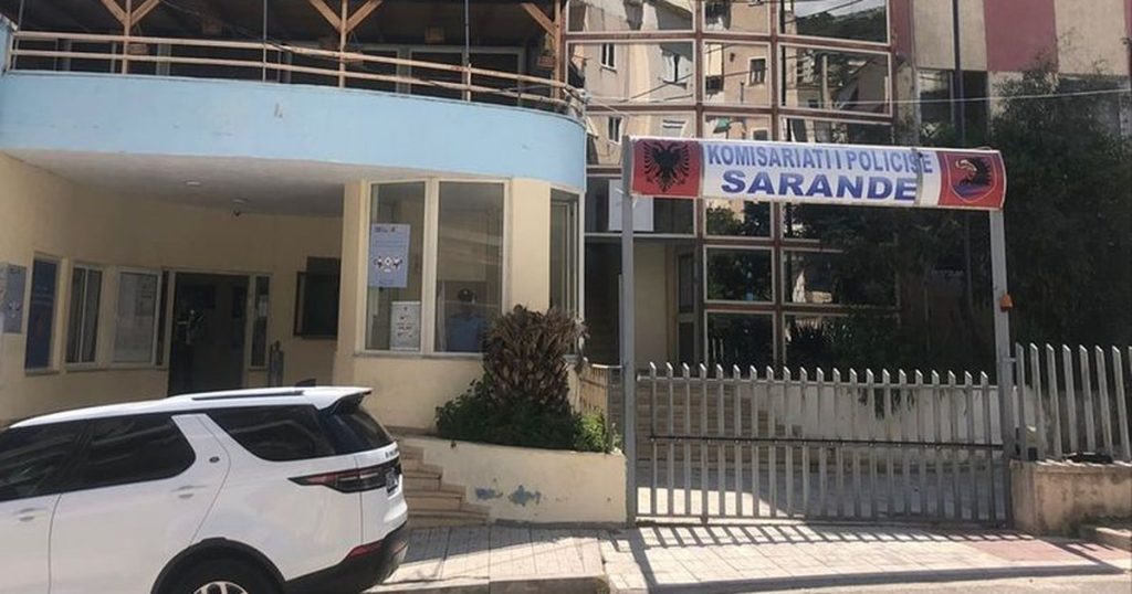 U vetëplagos me armë, por gënjeu policinë, tre të arrestuar në Sarandë