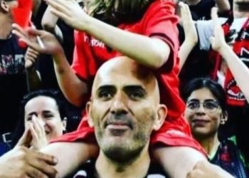 Tifozi shqiptar me kontrantë të çuditshme pune: Kur luan Shqipëria e ka ditë pushimi