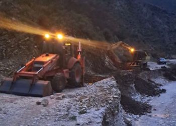 Reshjet në Gjirokastër, bllokohen rrugët drejt Golemit dhe Zhulatit