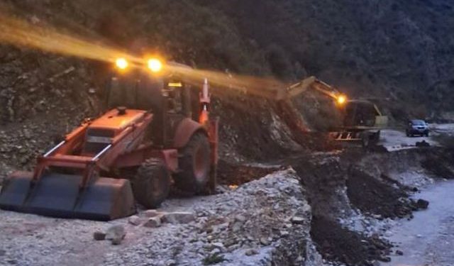 Reshjet në Gjirokastër, bllokohen rrugët drejt Golemit dhe Zhulatit