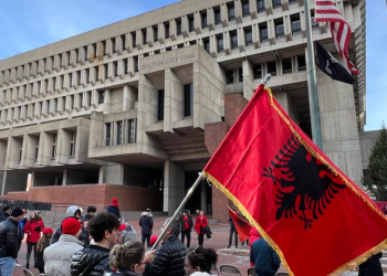 Shqiptarët në Boston festojnë Ditën e Flamurit me këngë e valle (FOTO)