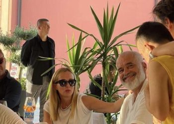 “Meloni erdhi në Himarë dhe krijoi balancë në kulmin e presionit për Belerin”, gazetari tregon pse pakti u mbajt sekret