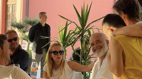 “Meloni erdhi në Himarë dhe krijoi balancë në kulmin e presionit për Belerin”, gazetari tregon pse pakti u mbajt sekret