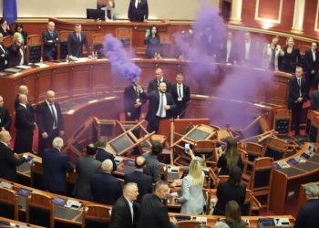 Revolucioni i karrigeve, përjashtohen nga Kuvendi 3 deputetë të PS