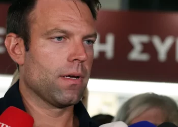 SYRIZA përçahet si PD-ja në Shqipëri, krizë te opozita greke