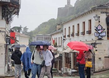 Reshje intensive në Gjirokastër, 3 banesa u rrezikuan nga vërshimi i ujërave