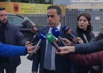 Ministri grek pas takimit në qeli me Belerin: Hallkat gjyqësore të japin drejtësi