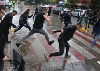 Ekspertja jep alarmin: Shqipëria do preket më shpesh nga stuhitë! Ja si pritet të jetë muaji dhjetor