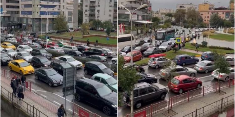 Tirana e paralizuar nga trafiku, shoferët fikin makinat