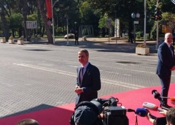 Euractiv: Greqia vendos bllokadën e parë ndaj integrimit të Shqipërisë