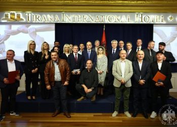 Presidenti Begaj me gazetarët: Më keni në krah. Kush prek lirinë tuaj, do përballet me ligjin