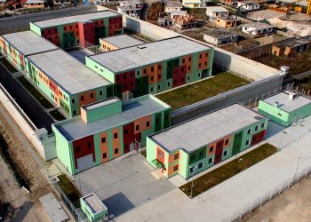 “Më jep 10 mijë euro që të qëndrosh në punë”, denoncohet zv.drejtori i paraburgimit në Vlorë