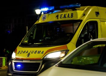 32-vjeçarja lind para kohe, vdes foshnja, binjaku i tij po lufton me vdekjen