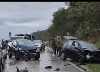 Aksident i frikshëm në Fier, bllokohet trafiku